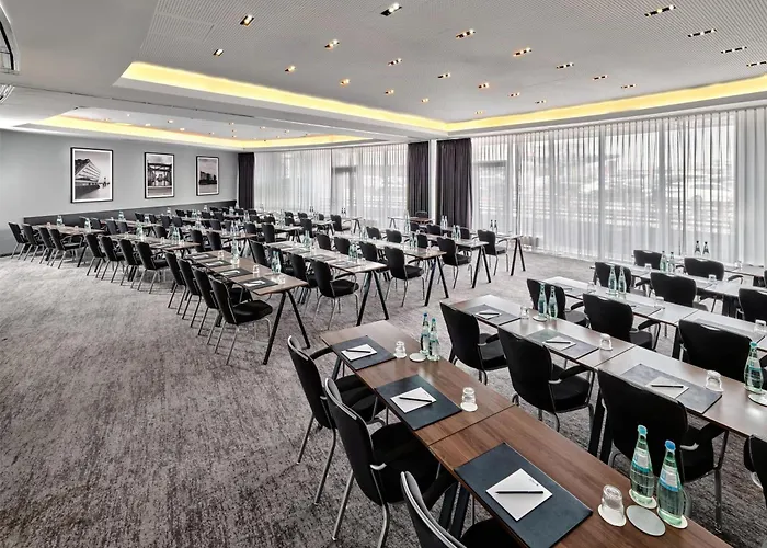 Hotel Radisson Blu Hotel, Airport 4*