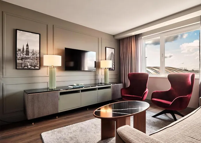 Hotel Radisson Blu Hotel, Airport 4*